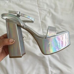 they are size 7 silver color, worn once